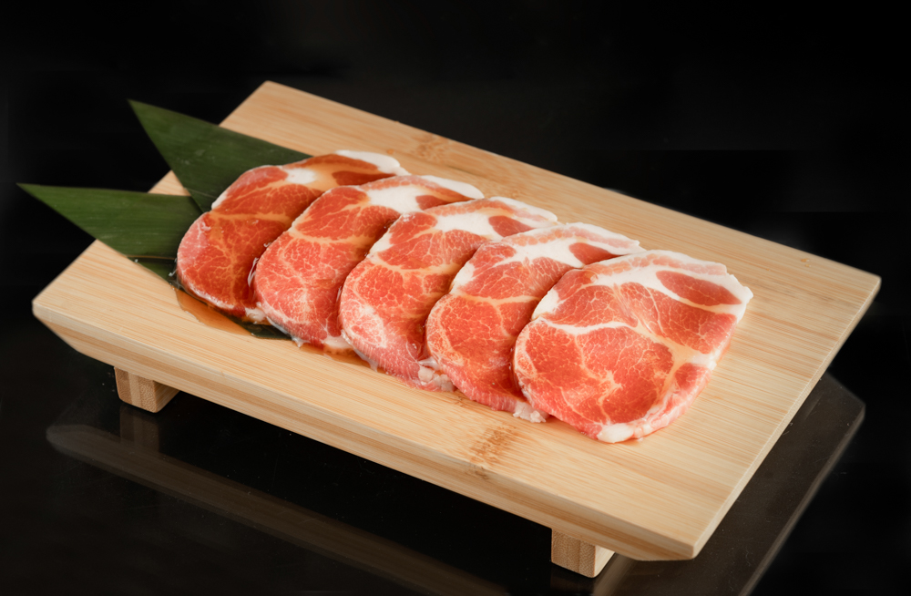 AGUJA DE CERDO IBERICA CON SALSAESPECIAL